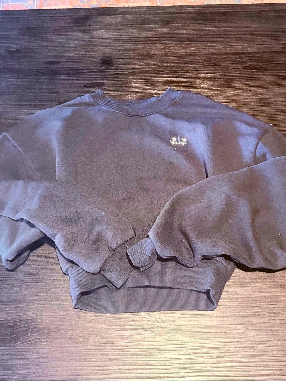 Alo Yoga Accolade Crew Neck Pullover Sweatshirt in Black